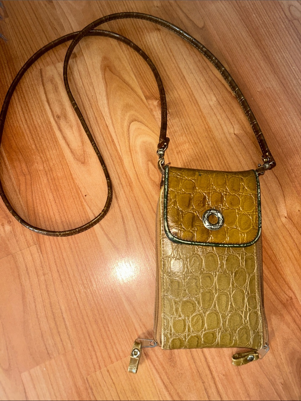JACKSON Croc-Embossed Crossbody Phone Pouch WALLETT
